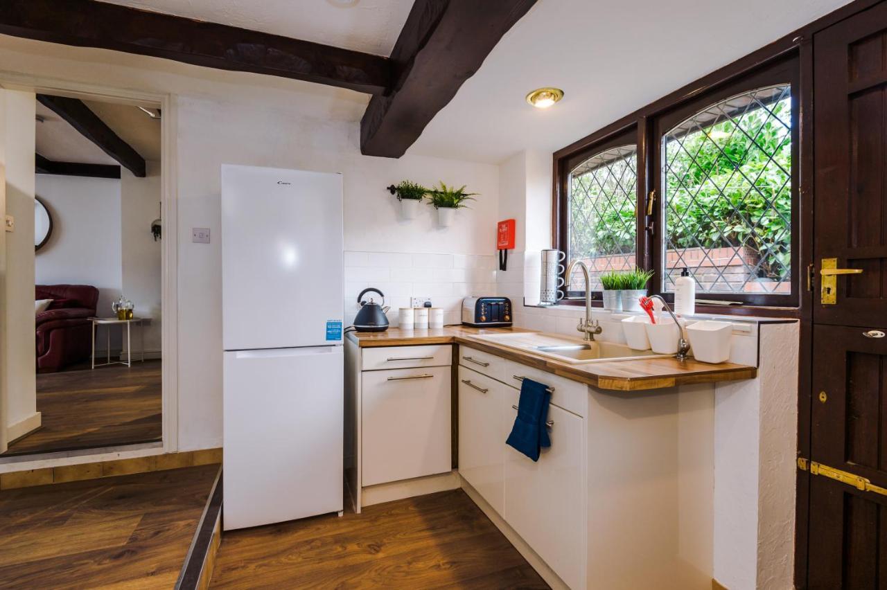 Sunshine Cottage By Happy Sunshine Stay Golborne ภายนอก รูปภาพ