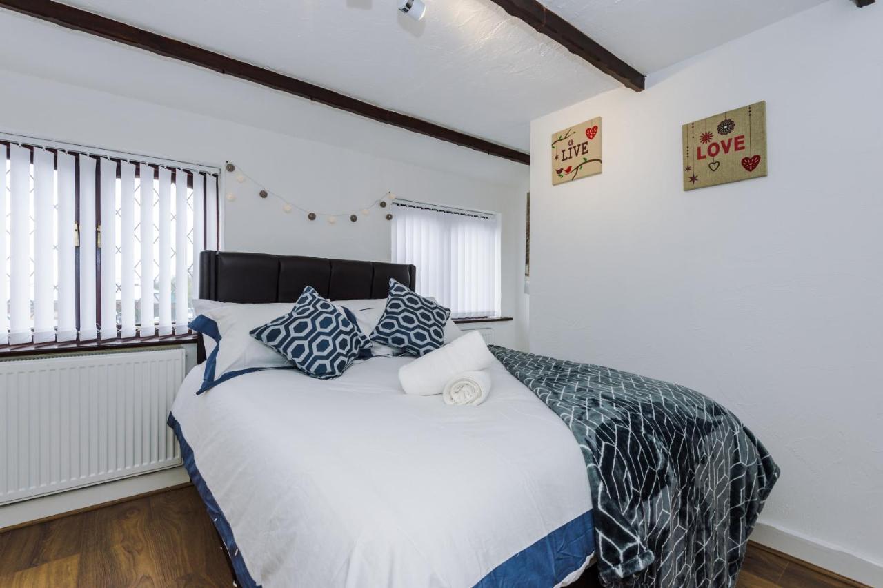 Sunshine Cottage By Happy Sunshine Stay Golborne ภายนอก รูปภาพ